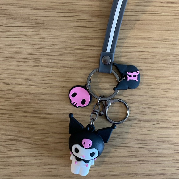 Kuromi Keychain 🩷🖤 Hello Kitty and Friends Mini Figurines - Picture 4 of 4